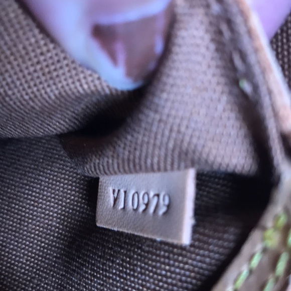 Louis Vuitton Alma PM monogram purse - Picture 13 of 14